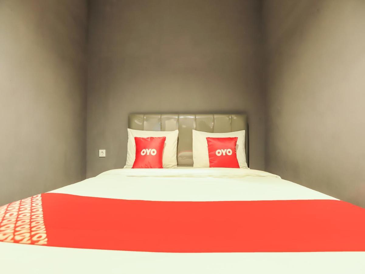 Oyo 3492 Mandala Residence Medan Exteriör bild