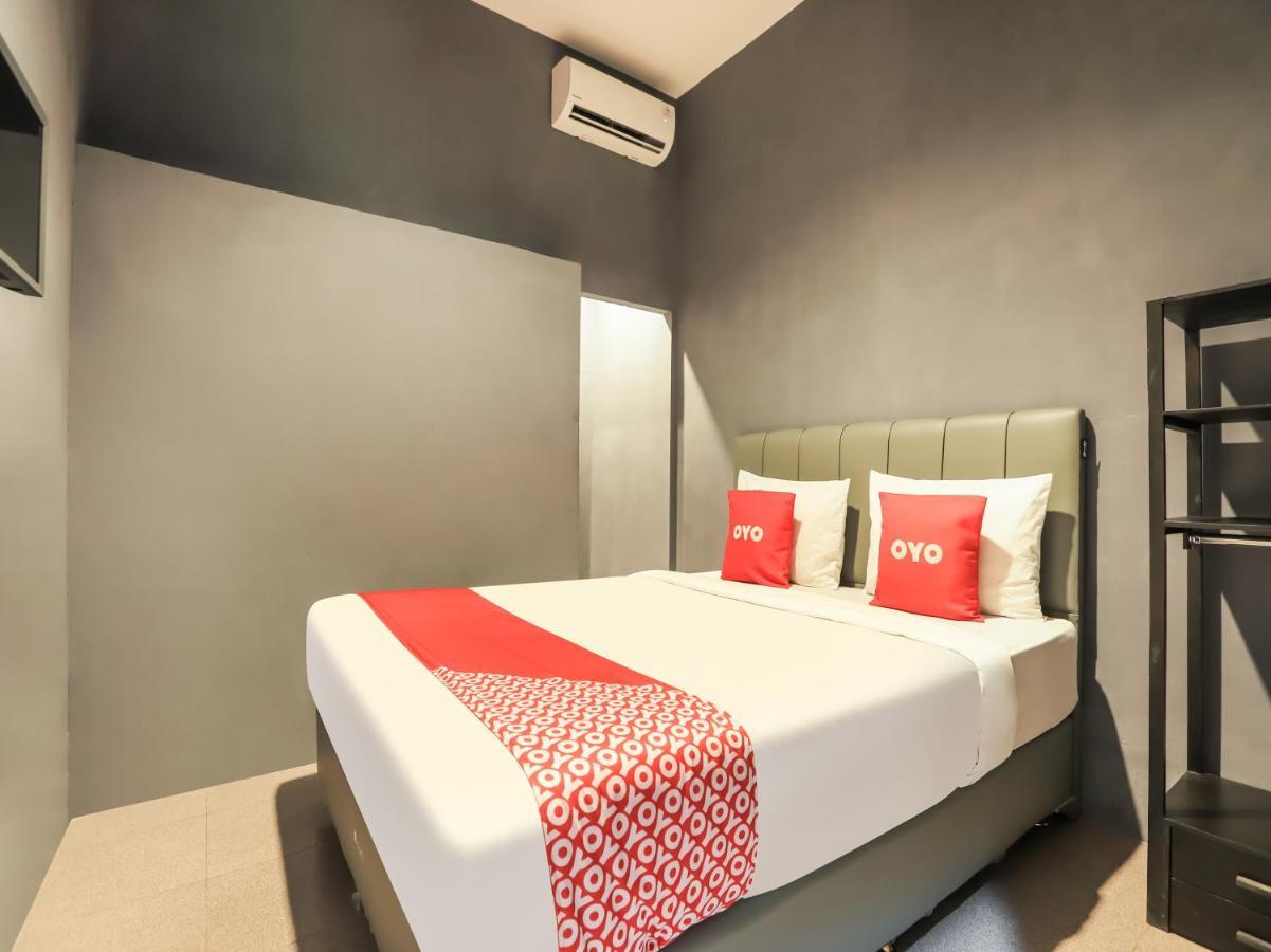 Oyo 3492 Mandala Residence Medan Exteriör bild