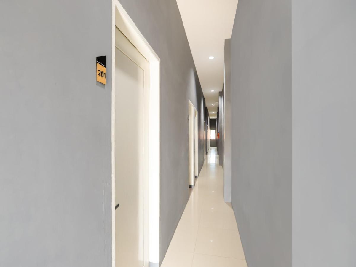 Oyo 3492 Mandala Residence Medan Exteriör bild