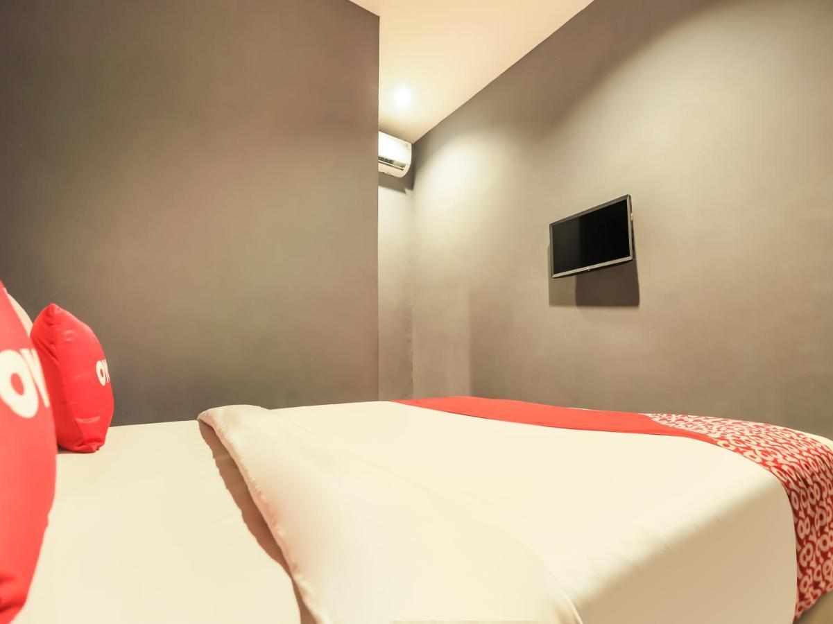Oyo 3492 Mandala Residence Medan Exteriör bild