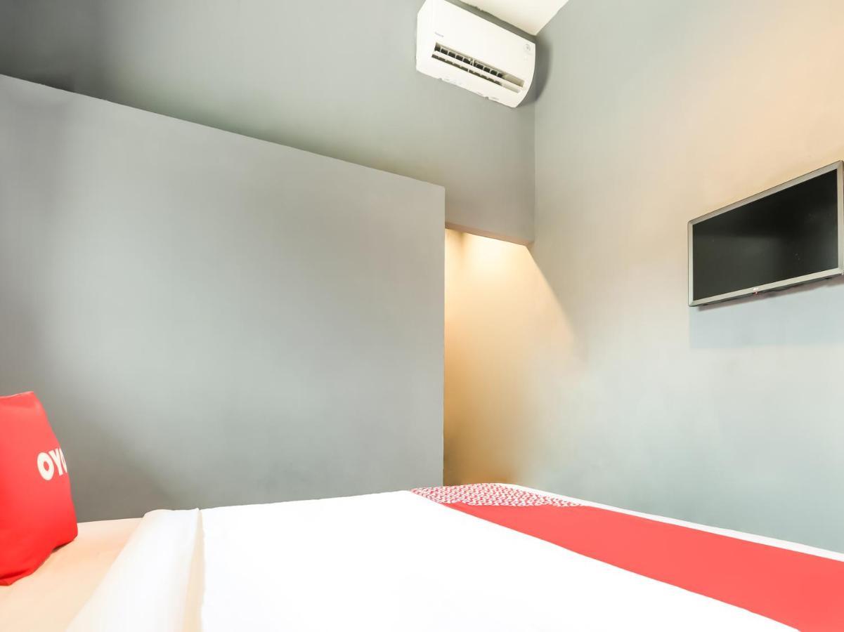 Oyo 3492 Mandala Residence Medan Exteriör bild