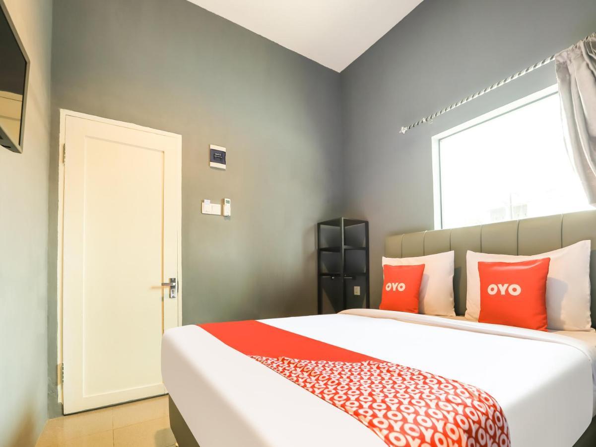 Oyo 3492 Mandala Residence Medan Exteriör bild